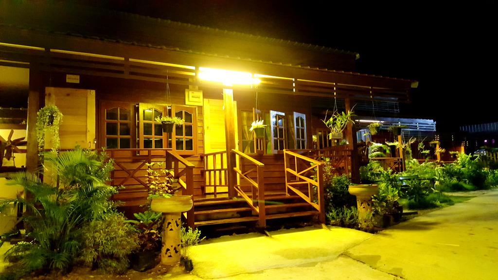 Happy Guesthouse Bungalow Sukhothai Exterior foto